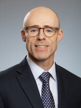 Jonathan Knauss Headshot